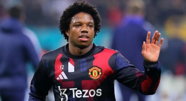 Malacia không thể gia nhập Elche như kế hoạch.