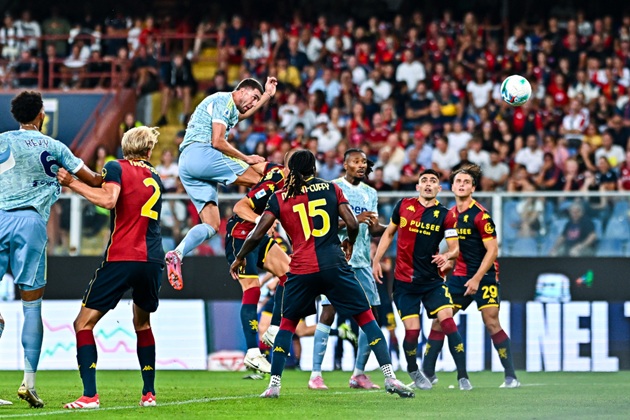 Genoa không bỏ tiền cho việc chiêu mộ cầu thủ.