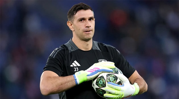 Martinez tiếp tục khoác áo Aston Villa.