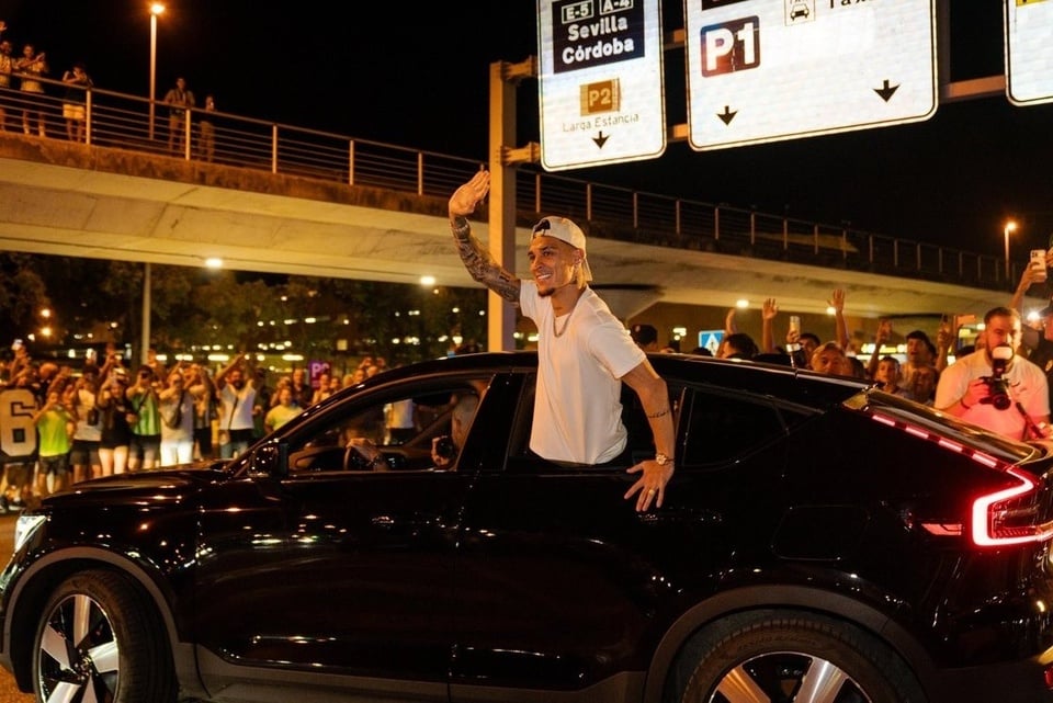 Ảnh bài viết Antony được chào đón như siêu sao khi quay lại Real Betis