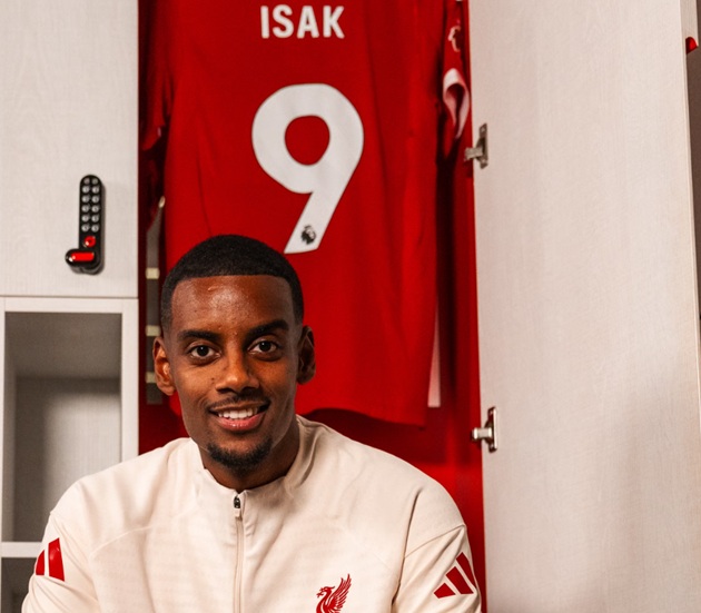Isak đã chuyển đến Liverpool.