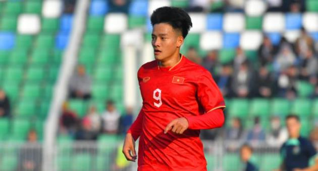 Thanh Nhàn trở lại đúng lúc.