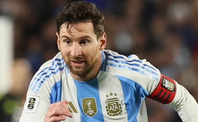 Messi là đầu tàu trên hàng công Argentina.