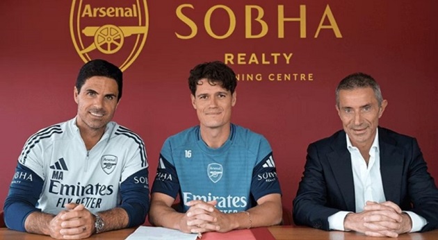 Norgaard mang đến kinh nghiệm cho hàng tiền vệ Arsenal.