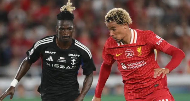 Ekitike có thể sẽ chơi dạt trái hoặc cạnh tranh vị trí với Isak để đá chính.