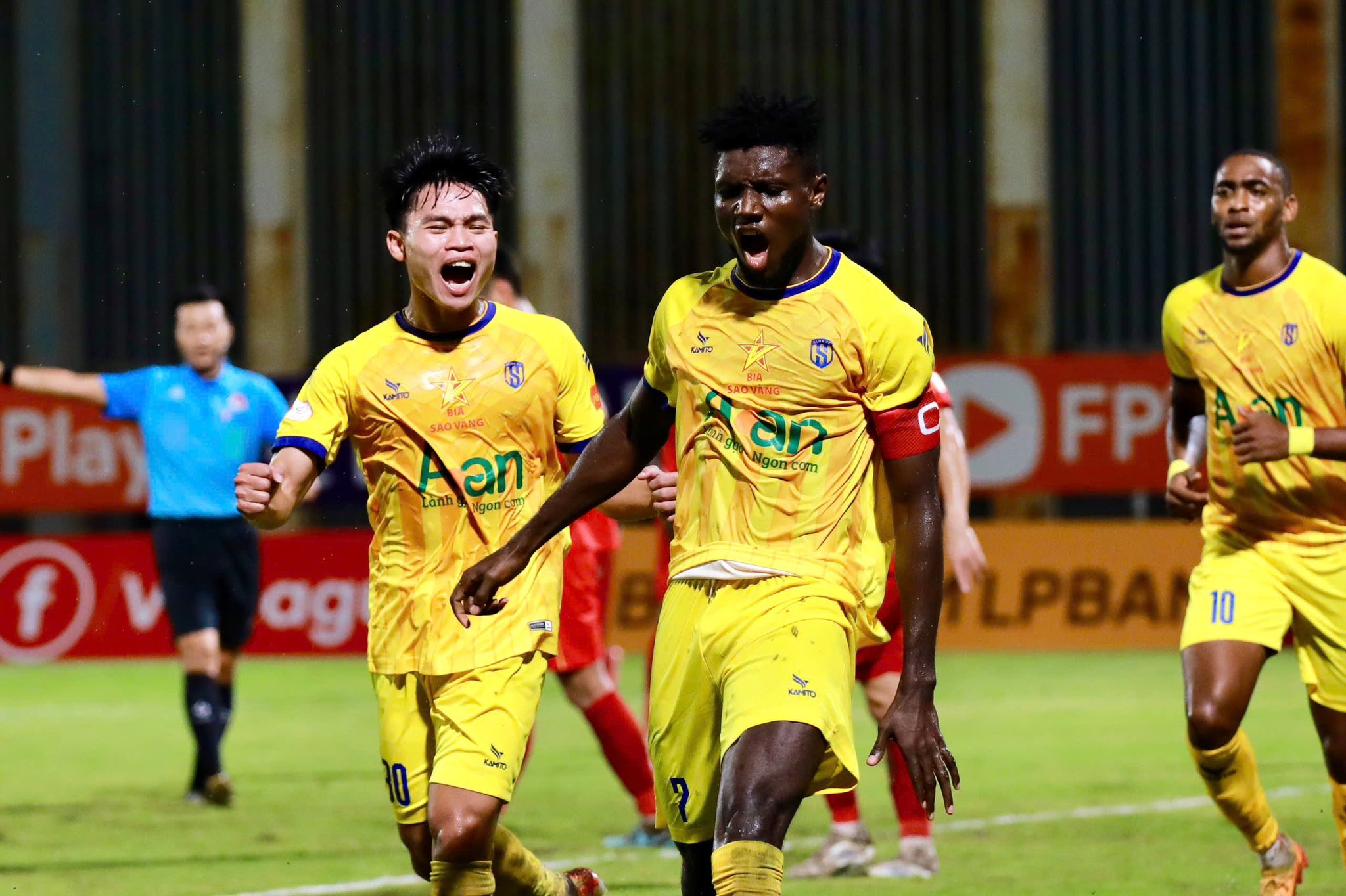 Michael Olaha hiện đang giữ băng đội trưởng của CLB SLNA. Ảnh: SLNA FC.