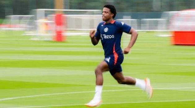 Man United vẫn còn cơ hội bán Malacia.