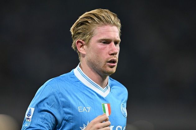 De Bruyne hưởng lương cao khi đến Napoli.