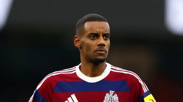 Ảnh bài viết Shearer: 'Cảm ơn Isak, nhưng mùa hè này thật hỗn loạn'