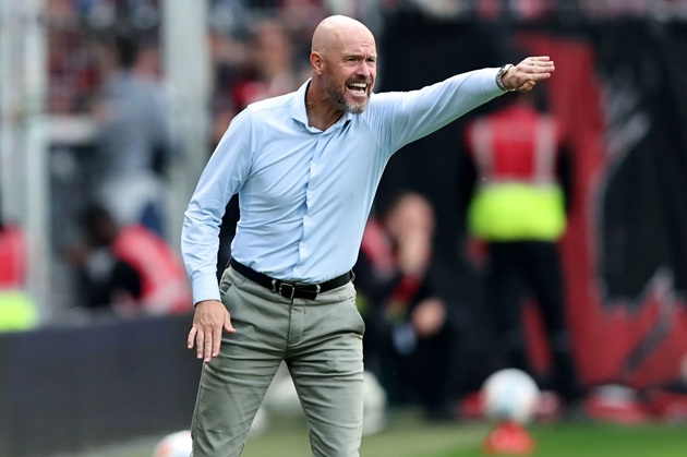 Erik ten Hag đã bị Leverkusen sa thải chỉ sau ba trận đấu.