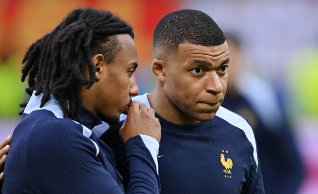 Kounde dành nhiều lời khen cho Mbappe.