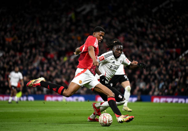 Phil Jones "phát cuồng" với thần đồng Chido Obi của MU - kết quả xsmb 30 ngày