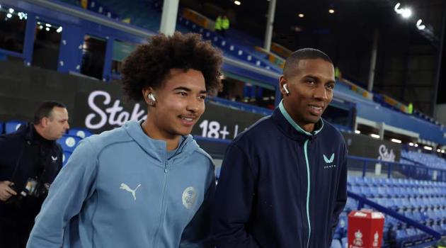 Ashley Young và con trai Tyler có thể làm nên lịch sử tại Ipswich Town