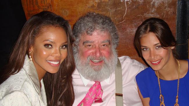 Chuck Blazer đã bị các đặc vụ dồn vào thế chân tường