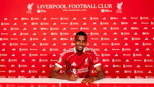 Isak cập bến Liverpool với kỳ vọng lớn.