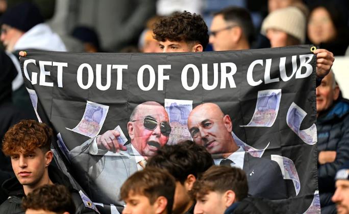 Levy là chủ tịch gây nhiều tranh cãi ở Tottenham.