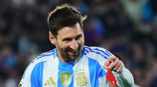 Messi là tâm điểm của trận đấu trên sân nhà.
