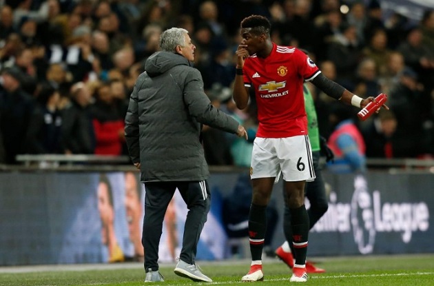 Mourinho không thể giải quyết mâu thuẫn với Pogba.