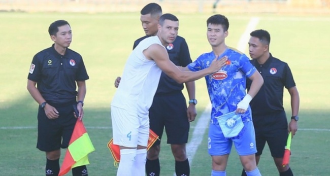 Tuyển Việt Nam rớt hạng trên BXH FIFA.