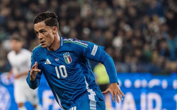 Raspadori tỏa sáng.