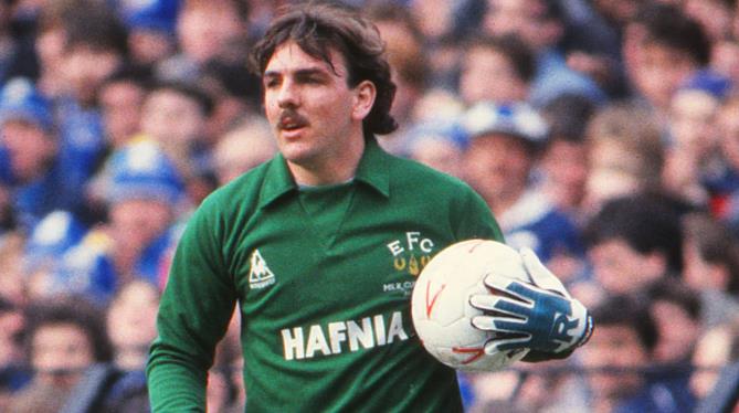 Neville Southall - thủ môn huyền thoại của Everton.