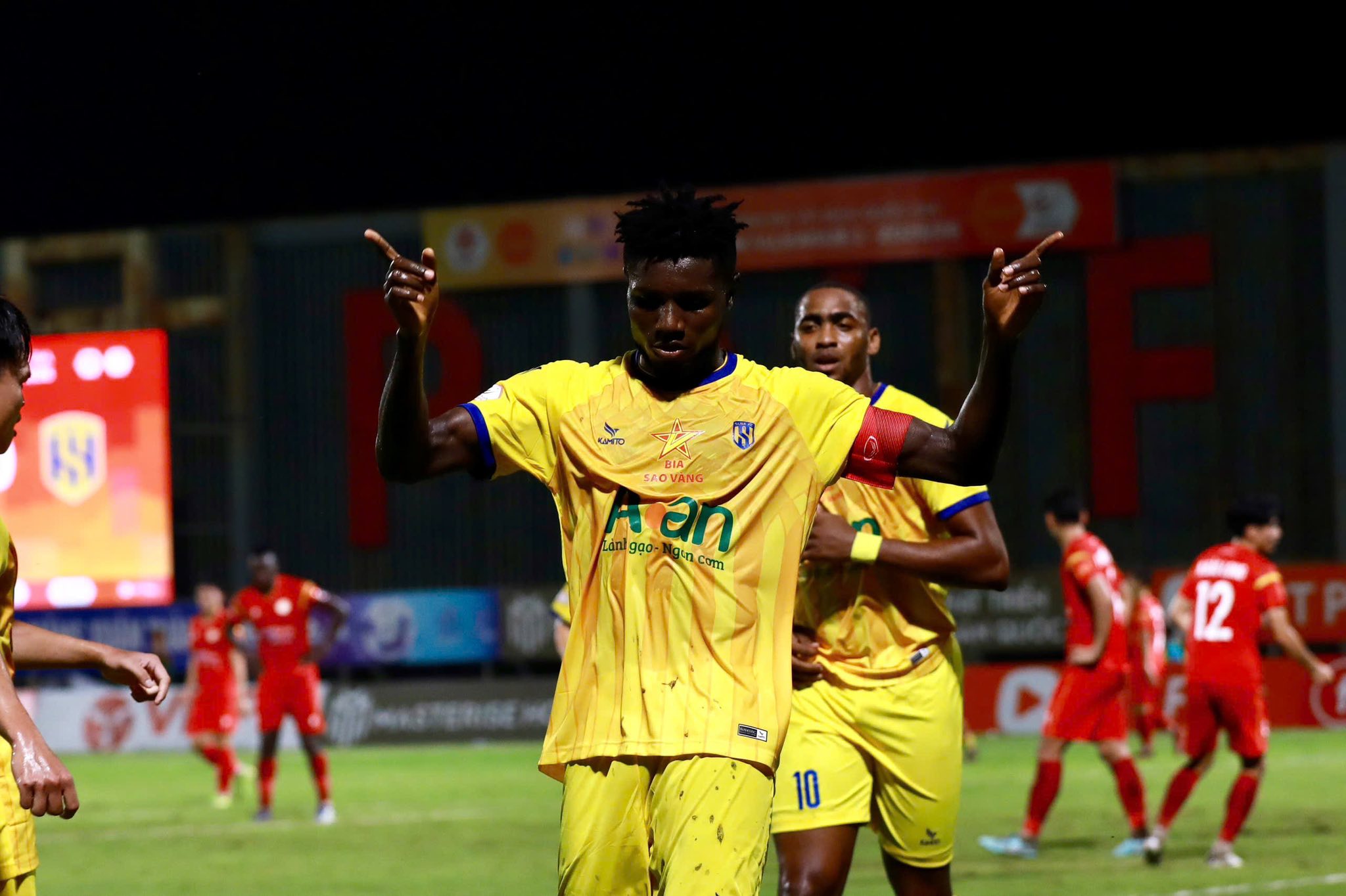 Michael Olaha là tiền đạo trụ cột của CLB SLNA. Ảnh: SLNA FC.