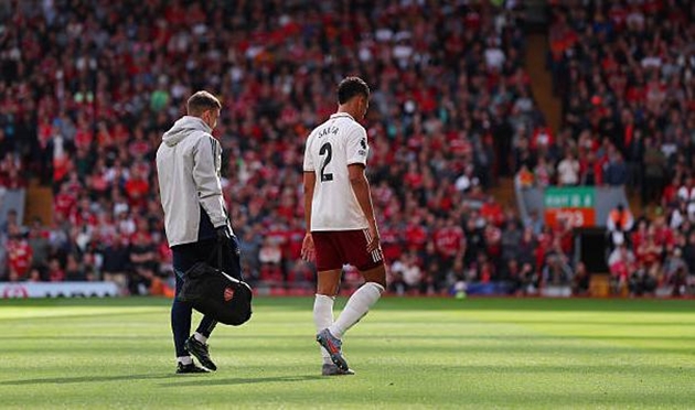 Arsenal "méo mặt" vì chấn thương của Saliba