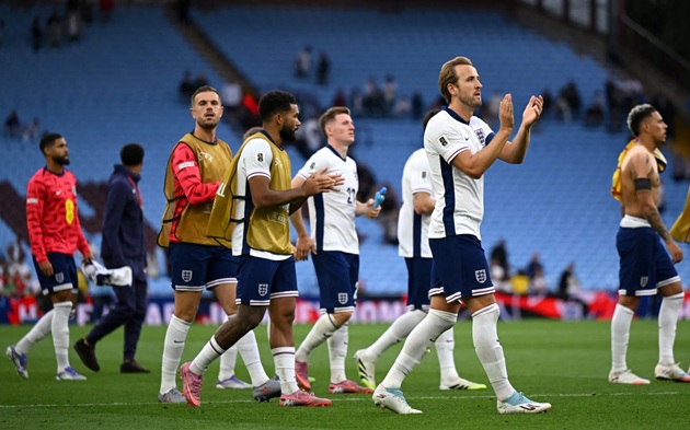 Ảnh bài viết CĐV Anh đã thể hiện thái độ bằng những khán đài trống