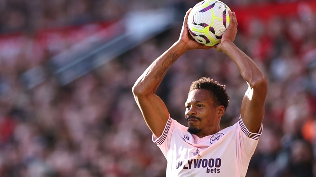 Brentford đầu tư cho những pha ném biên.
