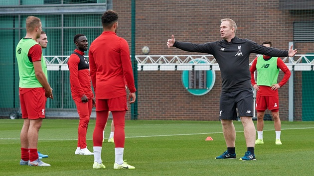 Gronnemark trong một buổi tập với Liverpool.