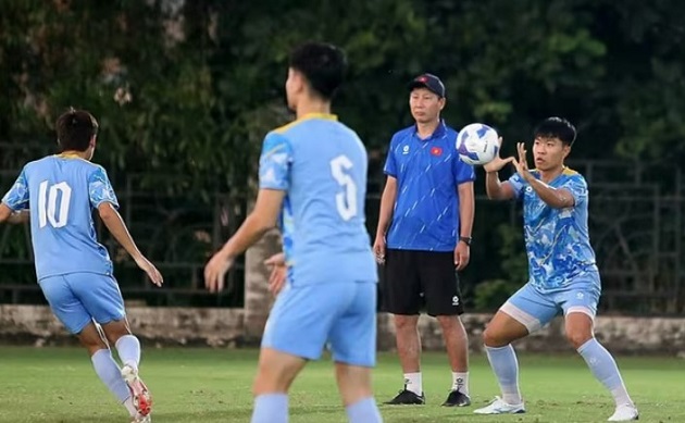 Việt Nam hướng tới thành tích toàn thắng vòng bảng.