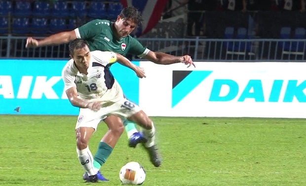 Ảnh bài viết Pha bóng xấu chơi của Ali với Chanathip khiến fan Thái Lan phẫn nộ