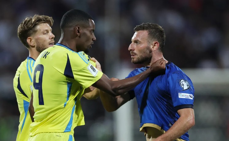 Ảnh bài viết Thụy Điển thua trận, Isak nổi cơn thịnh nộ với cầu thủ Kosovo