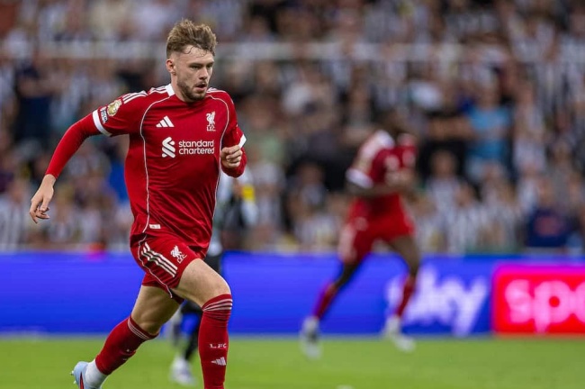 Ảnh bài viết Conor Bradley tại Liverpool: Cạnh tranh với Frimpong; Bài học quý giá từ Carragher