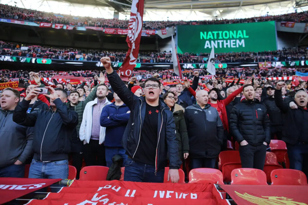 Người hâm mộ Liverpool la ó khi quốc ca của Anh vang lên