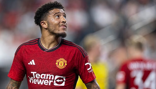 Ảnh bài viết Jamie Carragher và Paul Scholes đồng loạt "giội gáo nước lạnh" vào Jadon Sancho
