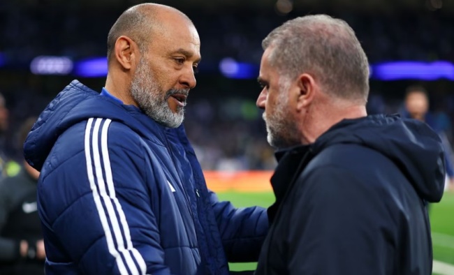 Ange Postecoglou sắp ngồi ghế nóng Nottingham.