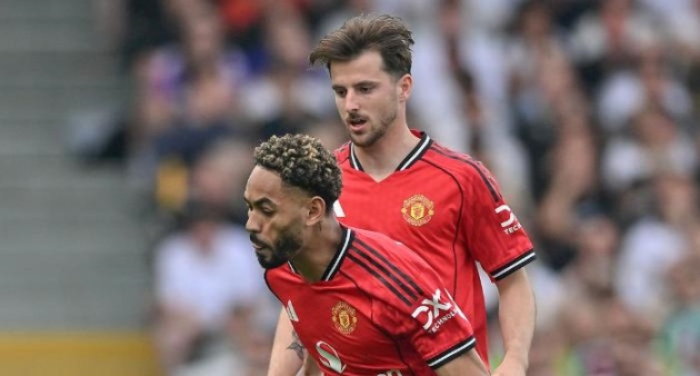 Cunha và Mount có thể ngồi ngài ở derby Manchester.