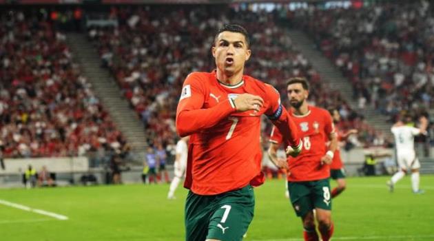 Ronaldo một lần nữa ghi bàn.