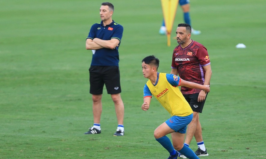 Andrej Nguyễn An Khánh trên sân tập của U23 Việt Nam. Ảnh: VFF.