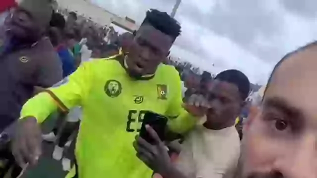 Andre Onana nổi điên, xô xát với CĐV sau thảm họa ở ĐT Cameroon