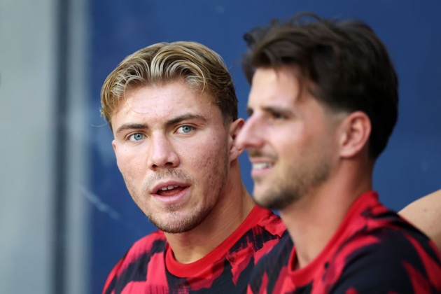 Ảnh bài viết Hojlund hy sinh ngày nghỉ, sẵn sàng ra mắt Napoli