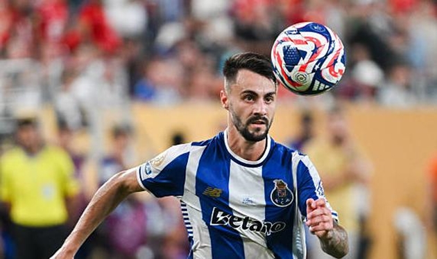 Arsenal cho mượn Fabio Vieira với mức giá "rẻ bèo"