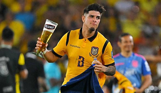 Hincapie đã sẵn sàng cạnh tranh suất đá chính tại Arsenal? - m mig8 like