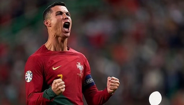 Cristiano Ronaldo chưa dừng lại việc phá thêm những kỷ lục làng túc cầu.