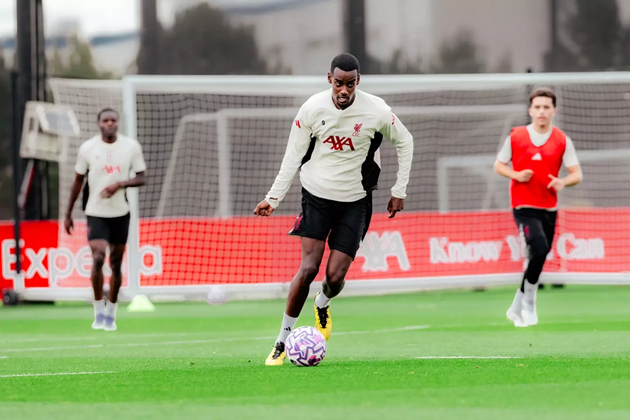 Ảnh bài viết Xem Isak tập buổi đầu, CĐV Liverpool đồng loạt lên tiếng