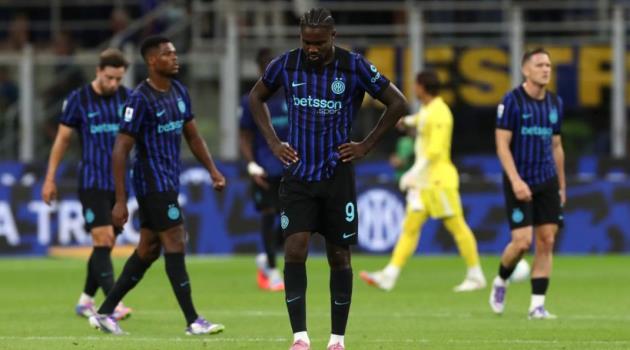 Inter phải bán Thuram mới có thể chiêu mộ Vlahovic