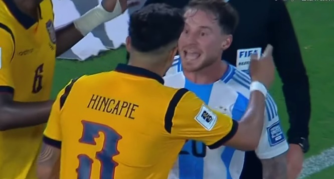 Căng thẳng đã xuất hiện trong cuộc chạm trán giữa Argentina và Ecuador.