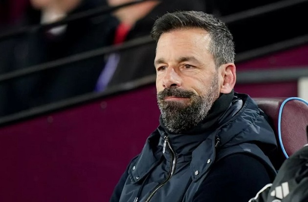 Van Nistelrooy có thể tiếp quản ghế HLV tại FC Twente