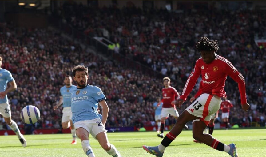 Trận derby Manchester kết thúc với tỷ số hòa 0-0 hồi tháng 4.